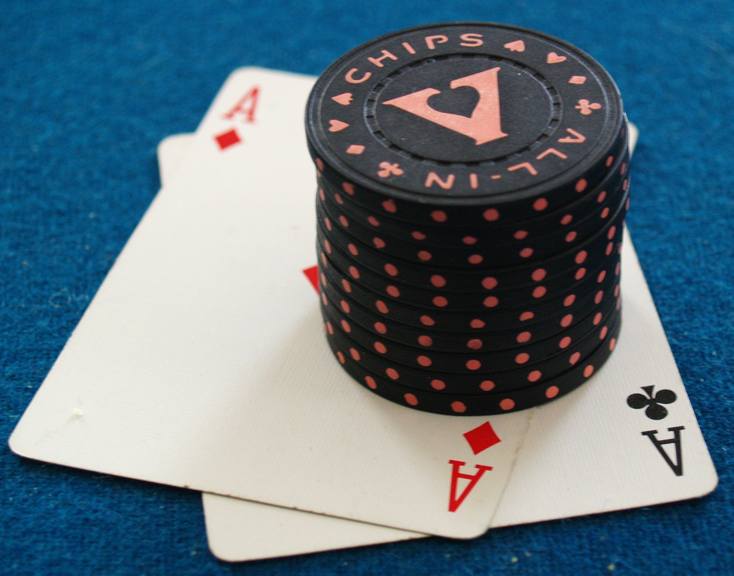 Low Pocket Pair in Texas Hold’em: Making the Most of Small but Mighty Hands